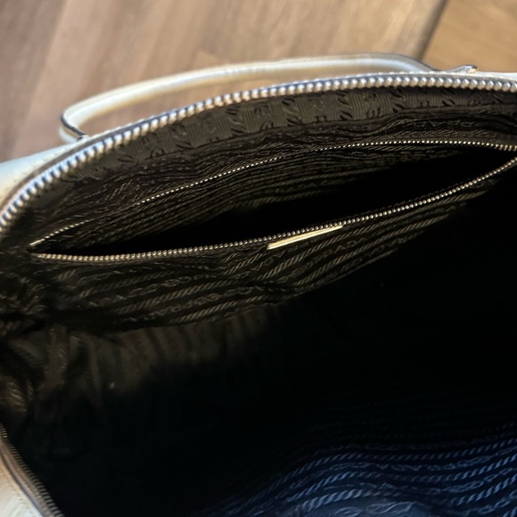 Vintage Prada Vitello Drive Bowler Bag. Classic and chic! - Picture 10 of 14